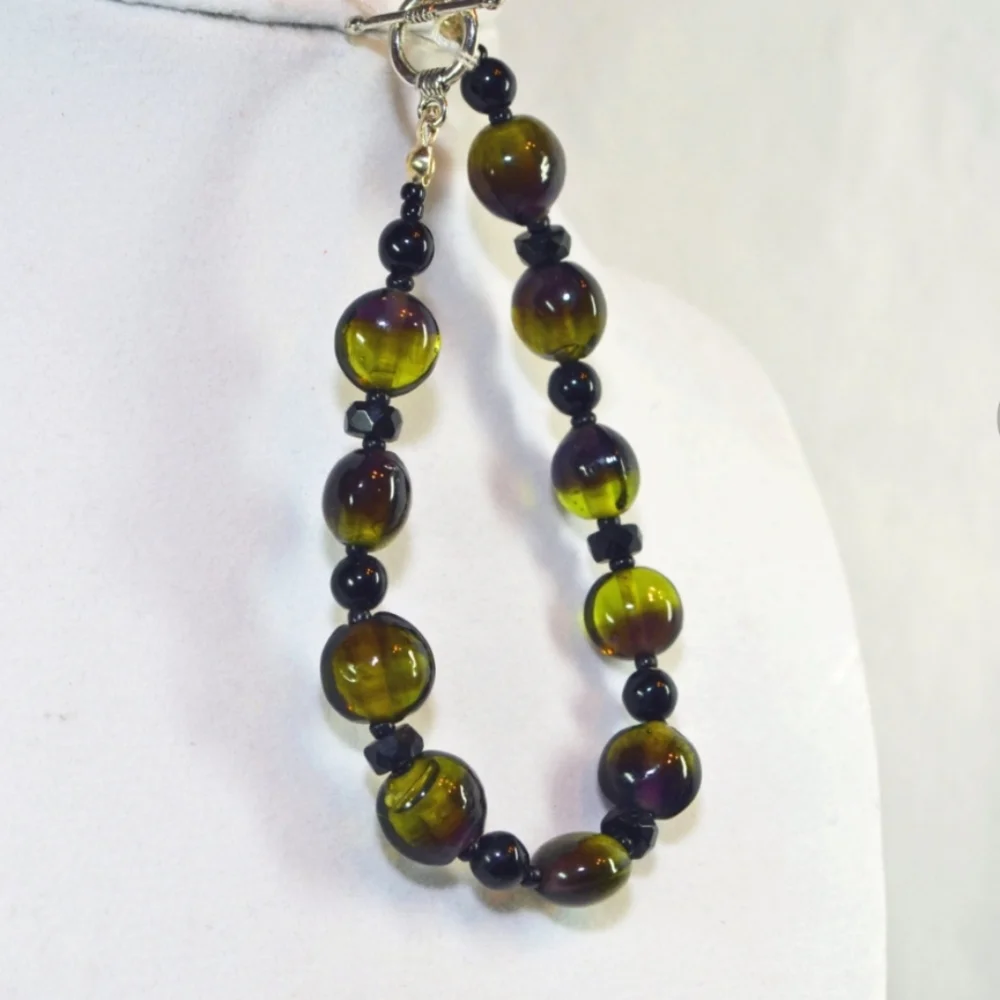 Beautiful Handmade Beaded Bracelet - Picture 3 of 6